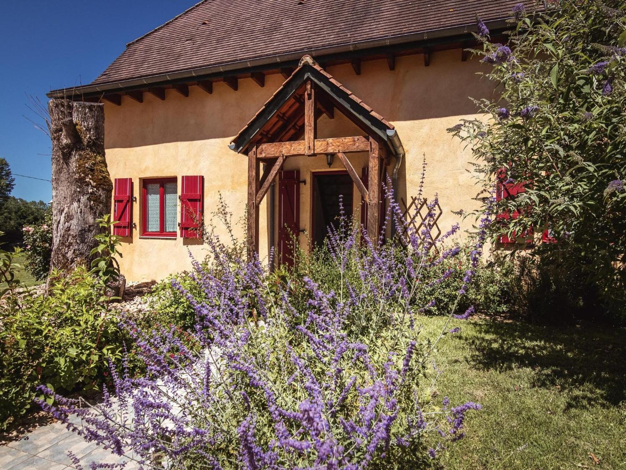 Charming Gite With Pool In Vezac Beynac-et-Cazenac Eksteriør billede